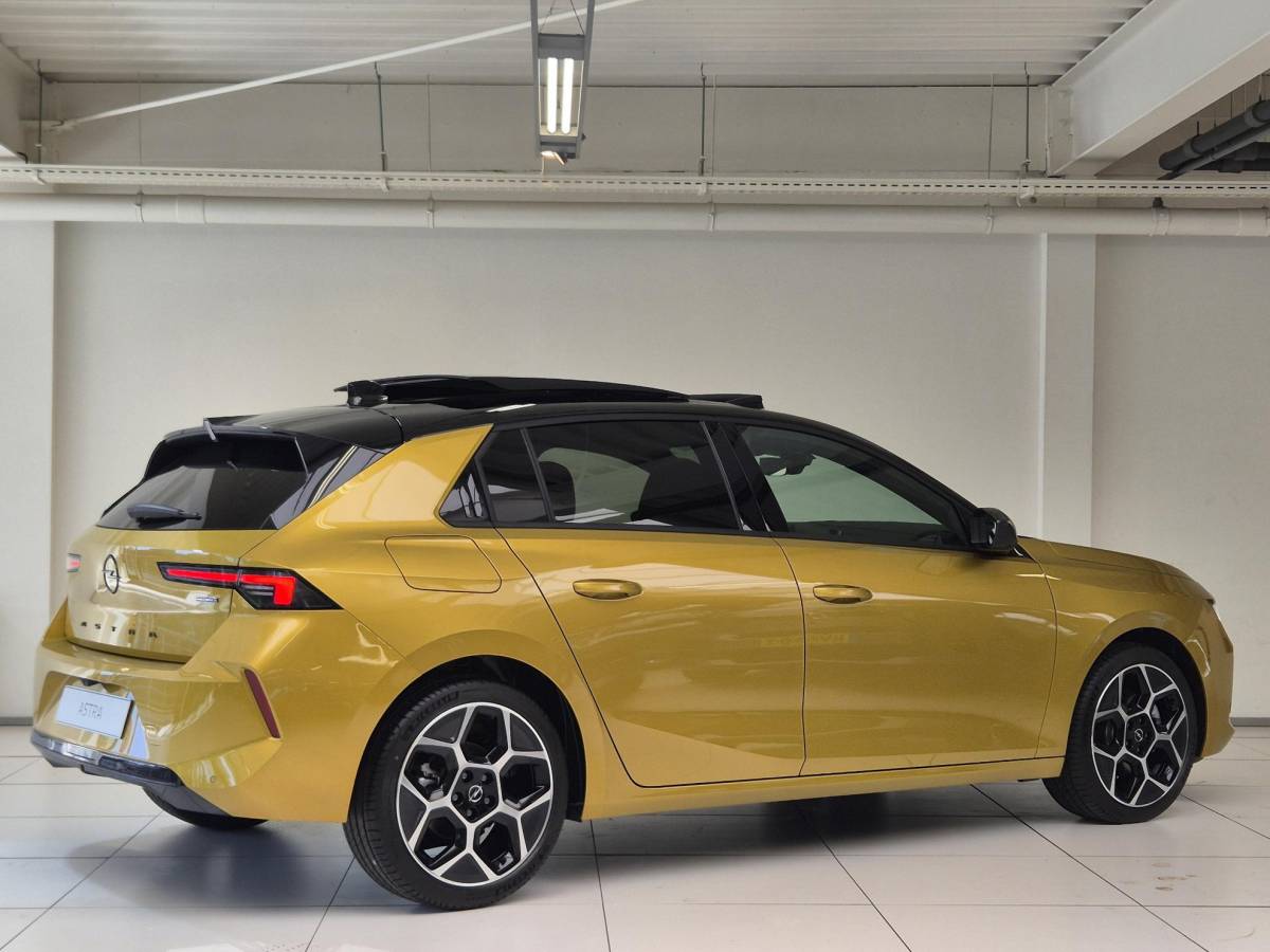 Opel Astra Opel Astra 1.2 Turbo Hybrid Ultimate Automaat | Head-up Display | Panoramisch Schuif/Kanteldak | Navigatie | Keyless Entry | AGR Comfortstoelen |