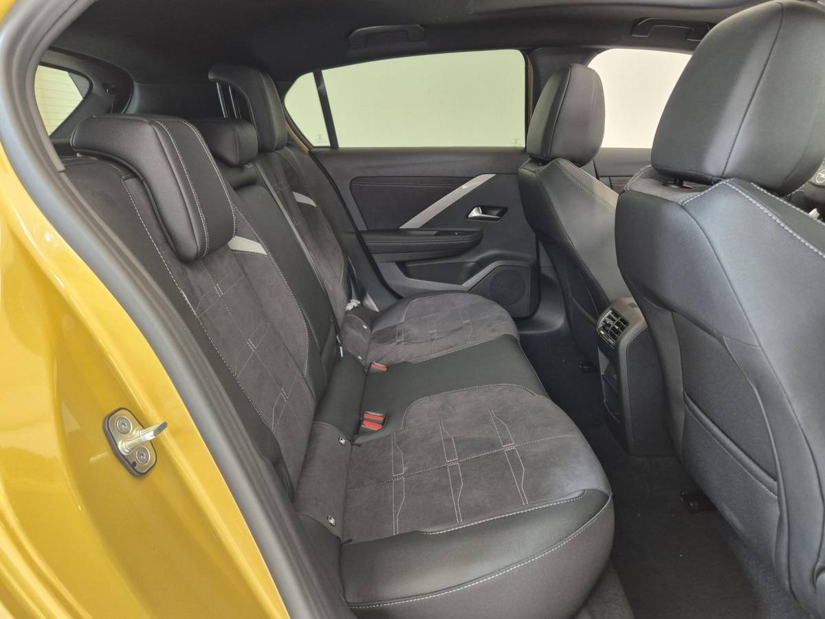 Opel Astra Opel Astra 1.2 Turbo Hybrid Ultimate Automaat | Head-up Display | Panoramisch Schuif/Kanteldak | Navigatie | Keyless Entry | AGR Comfortstoelen |