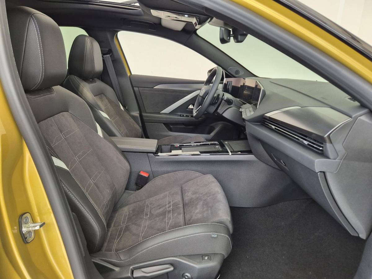 Opel Astra Opel Astra 1.2 Turbo Hybrid Ultimate Automaat | Head-up Display | Panoramisch Schuif/Kanteldak | Navigatie | Keyless Entry | AGR Comfortstoelen |