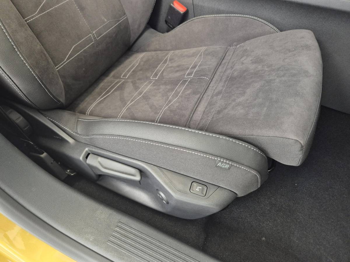 Opel Astra Opel Astra 1.2 Turbo Hybrid Ultimate Automaat | Head-up Display | Panoramisch Schuif/Kanteldak | Navigatie | Keyless Entry | AGR Comfortstoelen |