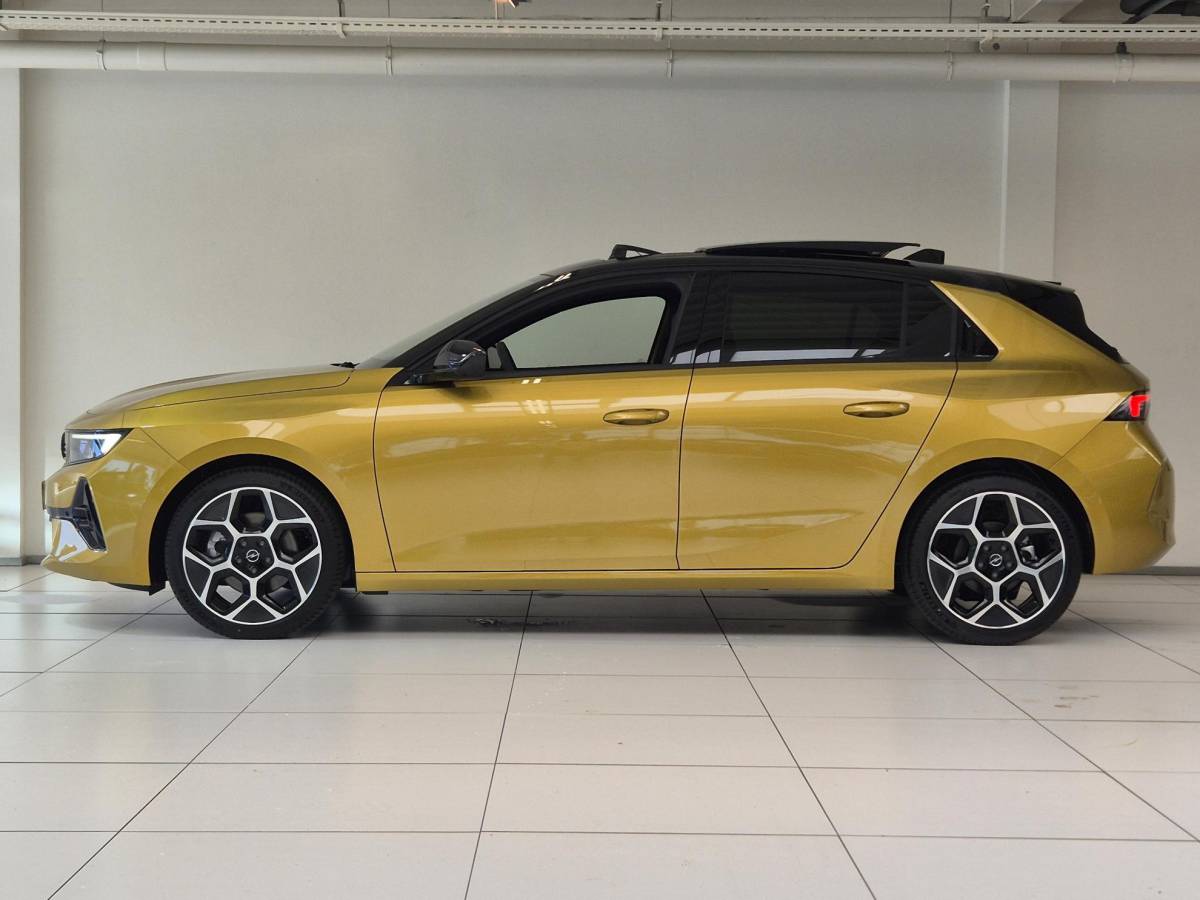 Opel Astra Opel Astra 1.2 Turbo Hybrid Ultimate Automaat | Head-up Display | Panoramisch Schuif/Kanteldak | Navigatie | Keyless Entry | AGR Comfortstoelen |
