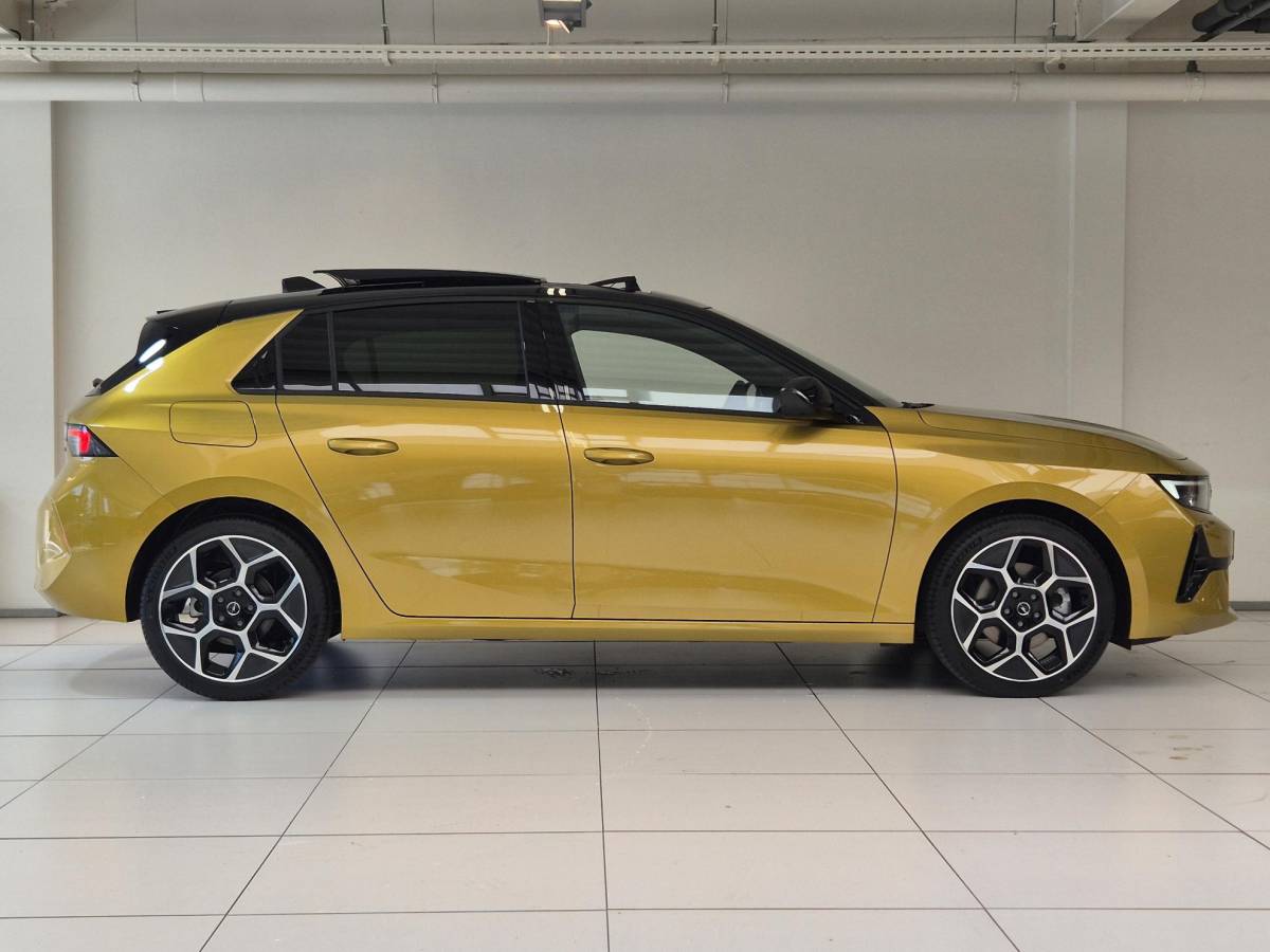 Opel Astra Opel Astra 1.2 Turbo Hybrid Ultimate Automaat | Head-up Display | Panoramisch Schuif/Kanteldak | Navigatie | Keyless Entry | AGR Comfortstoelen |