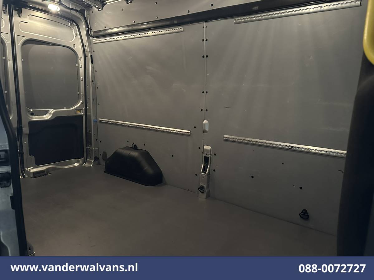 Ford Transit Ford Transit 2.0 TDCI 170pk L3H3 Euro6 Airco | Navigatie | 2500kg Trekhaak | Cruisecontrol Verwarmde voorruit, Parkeersensoren, Bijrijdersbank