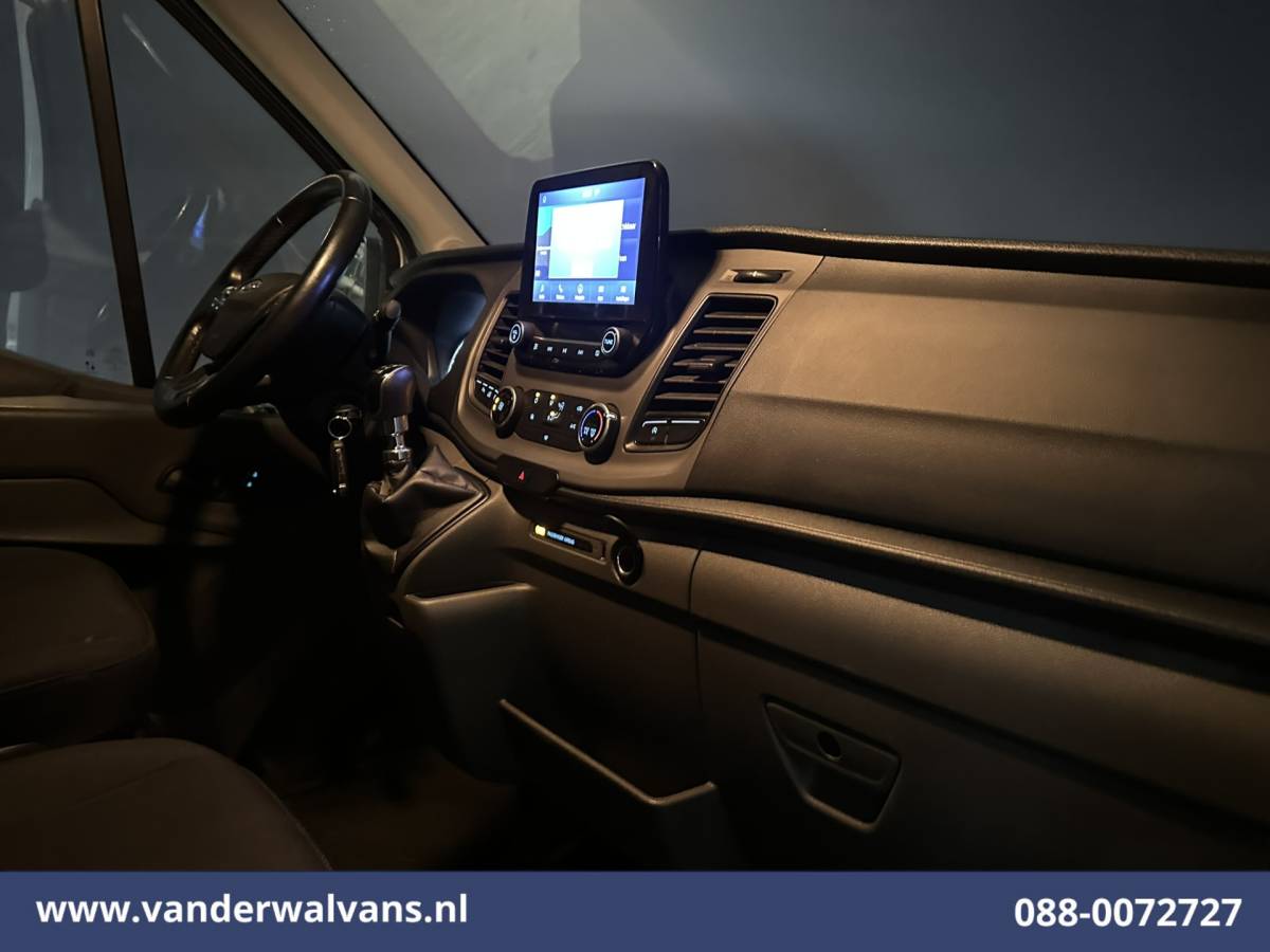 Ford Transit Ford Transit 2.0 TDCI 170pk L3H3 Euro6 Airco | Navigatie | 2500kg Trekhaak | Cruisecontrol Verwarmde voorruit, Parkeersensoren, Bijrijdersbank