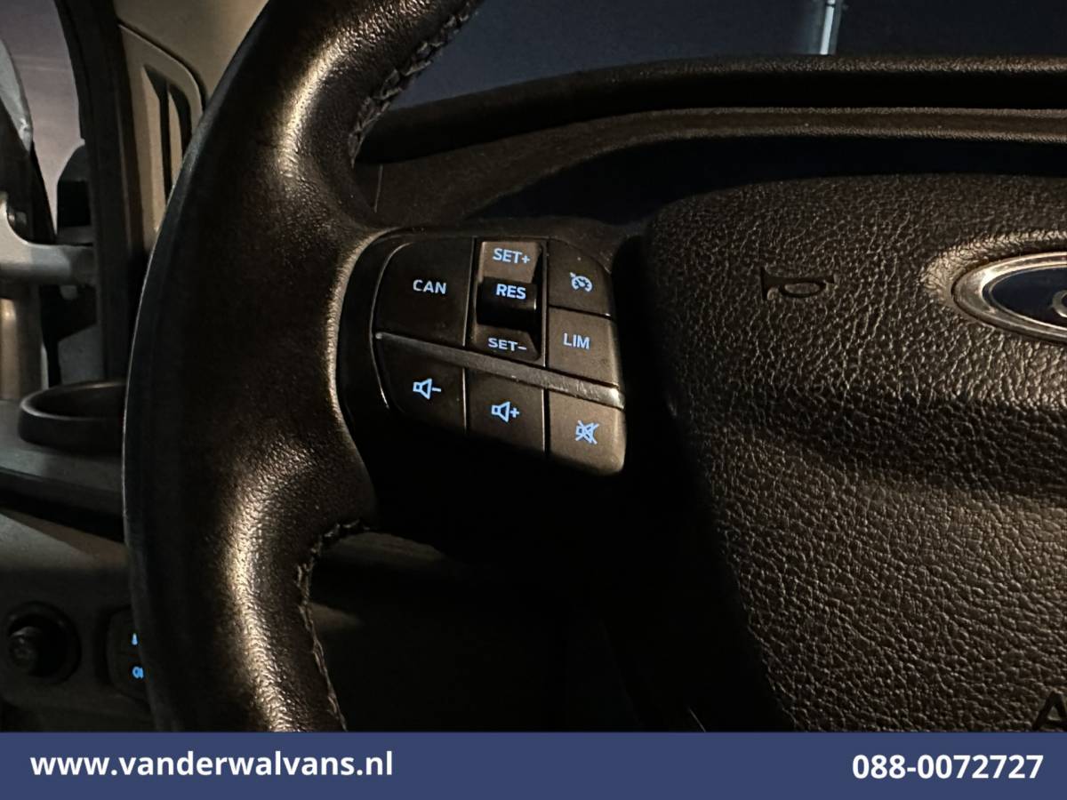 Ford Transit Ford Transit 2.0 TDCI 170pk L3H3 Euro6 Airco | Navigatie | 2500kg Trekhaak | Cruisecontrol Verwarmde voorruit, Parkeersensoren, Bijrijdersbank