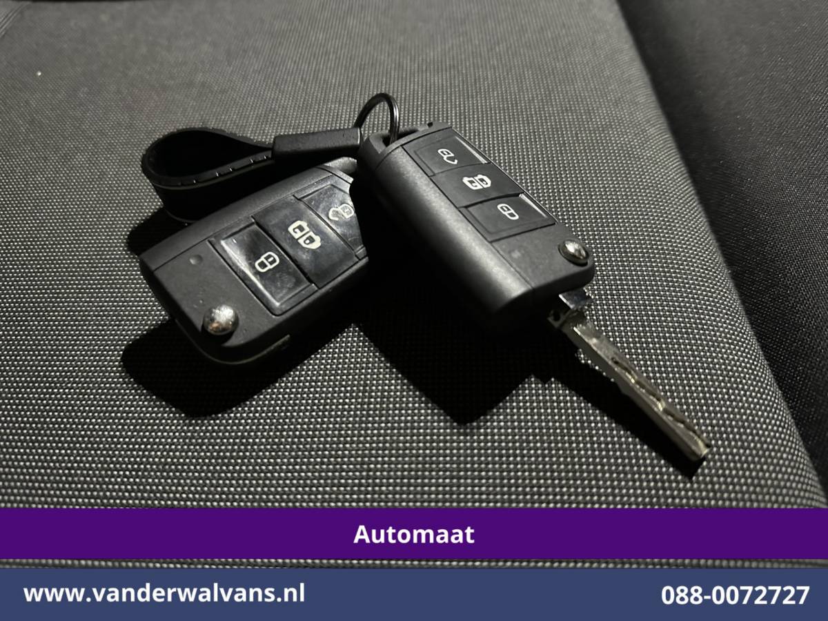 Volkswagen Crafter Volkswagen Crafter 2.0 TDI 140pk Automaat L4H3 L3H2 Euro6 Airco | Camera  | Apple Carplay | Cruisecontrol Android Auto, Stoelverwarming, Bijrijdersbank, 3000kg trekvermogen