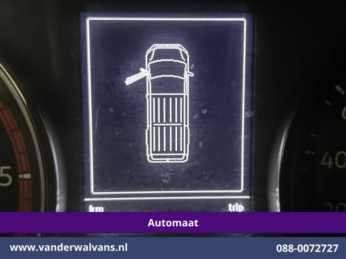 Volkswagen Crafter Volkswagen Crafter 2.0 TDI 141pk Automaat L4H3 L3H2 Euro6 Airco | Camera  | Apple Carplay | Cruisecontrol Android Auto, Stoelverwarming, Bijrijdersbank, 3000kg trekvermogen