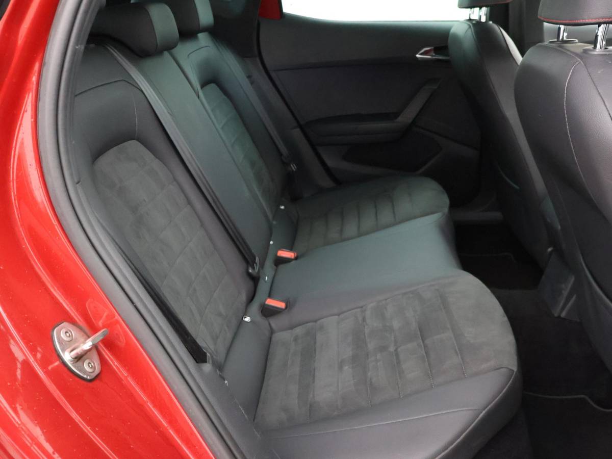 SEAT Arona SEAT Arona 1.0 TSI AUT. FR SPORT + ADAPTIVE CRUISE | CAMERA VIRTUAL COCKPIT | TREKHAAK | APPLE CARPLAY | LED | STOELVERWARMING