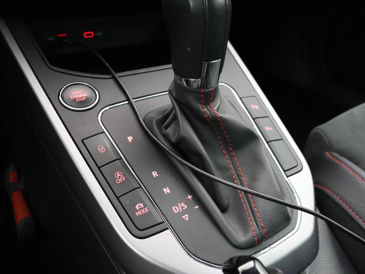 SEAT Arona SEAT Arona 1.0 TSI AUT. FR SPORT + ADAPTIVE CRUISE | CAMERA VIRTUAL COCKPIT | TREKHAAK | APPLE CARPLAY | LED | STOELVERWARMING