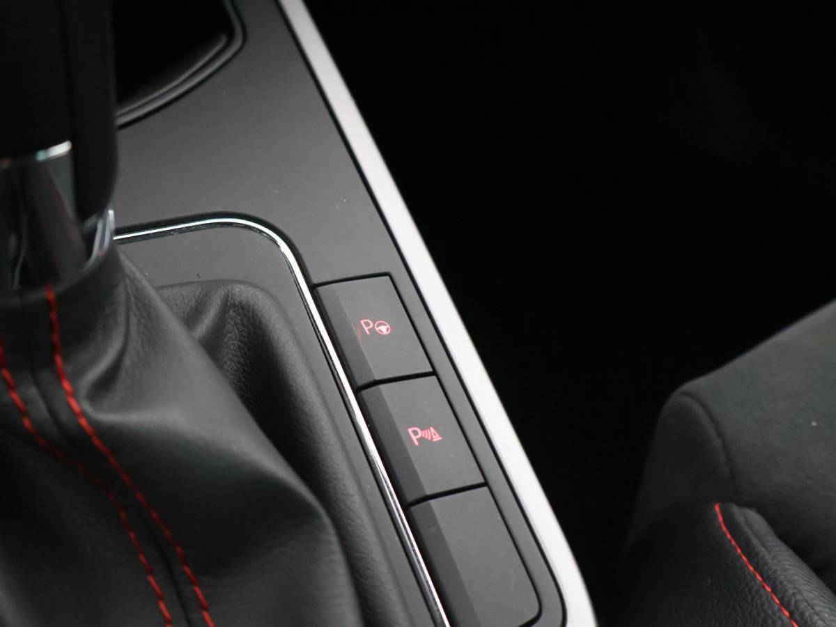 SEAT Arona SEAT Arona 1.0 TSI AUT. FR SPORT + ADAPTIVE CRUISE | CAMERA VIRTUAL COCKPIT | TREKHAAK | APPLE CARPLAY | LED | STOELVERWARMING