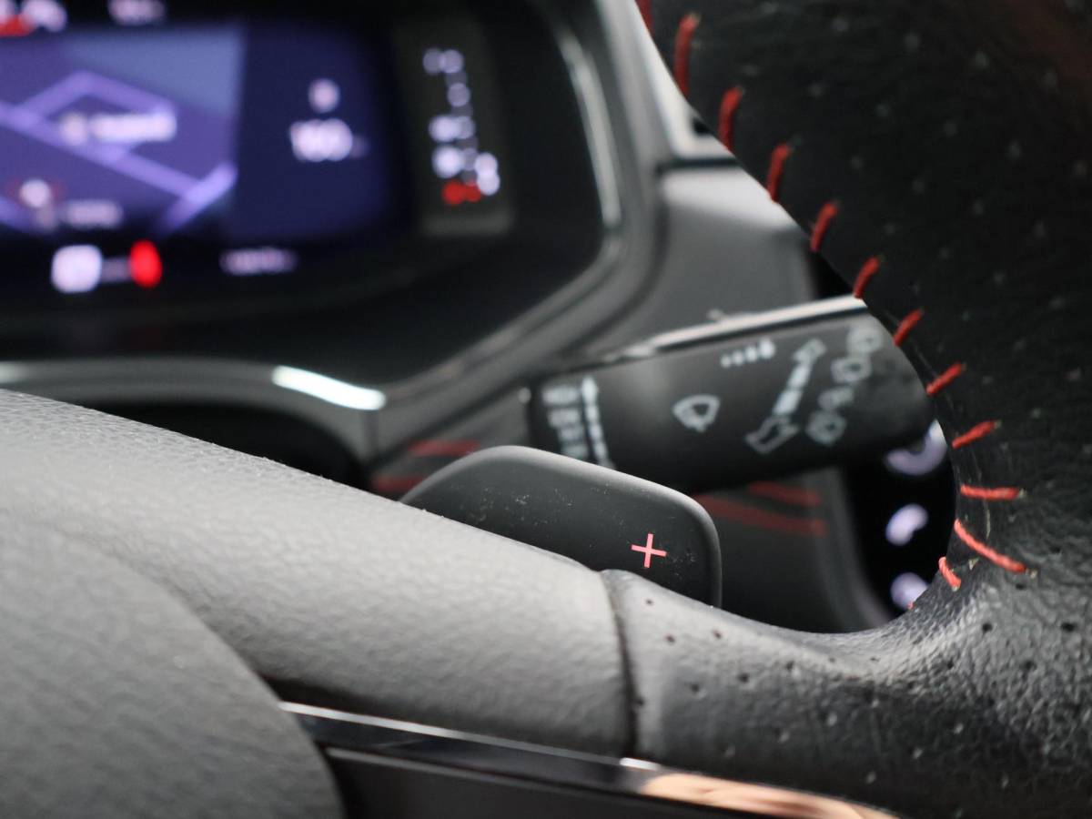 SEAT Arona SEAT Arona 1.0 TSI AUT. FR SPORT + ADAPTIVE CRUISE | CAMERA VIRTUAL COCKPIT | TREKHAAK | APPLE CARPLAY | LED | STOELVERWARMING