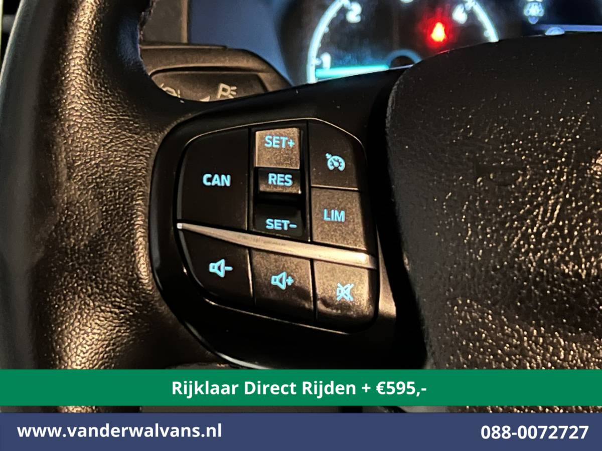 Ford Transit Custom Ford Transit Custom 2.0 TDCI L2H1 Euro6 Airco | Camera | Android auto | Cruisecontrol | Parkeersensoren verwarmde voorruit, bijrijdersbank, 2800kg trekvermogen