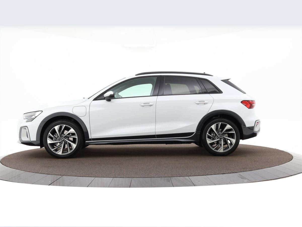 Audi A3 Audi A3 Allstreet Advanced edition 40 TFSI e 204 PK · Lederen bekleding · Comfortsleutel · 18″ LM Velgen · Assist. Driving + Parking plus