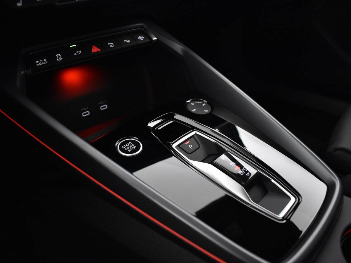 Audi A3 Audi A3 Allstreet Advanced edition 40 TFSI e 204 PK · Lederen bekleding · Comfortsleutel · 18″ LM Velgen · Assist. Driving + Parking plus