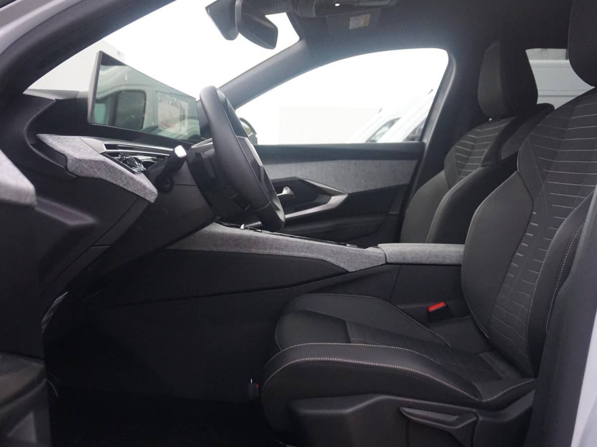 Peugeot 5008 Peugeot 5008 1.2 Hybrid 136 Allure 7p | 7 ZITPLAATSEN | AUTOMAAT |
