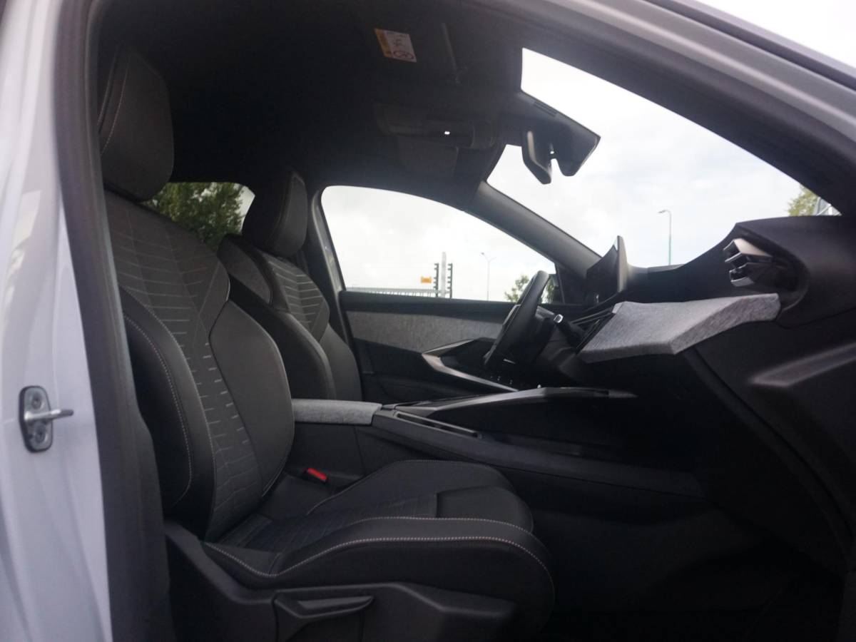 Peugeot 5008 Peugeot 5008 1.2 Hybrid 136 Allure 7p | 7 ZITPLAATSEN | AUTOMAAT |
