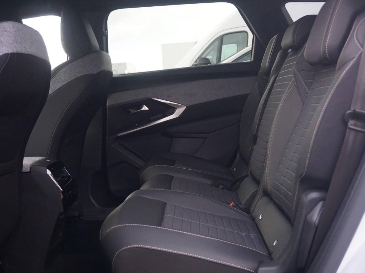 Peugeot 5008 Peugeot 5008 1.2 Hybrid 136 Allure 7p | 7 ZITPLAATSEN | AUTOMAAT |