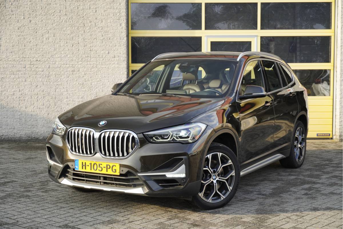 BMW X1 BMW X1 sDrive20i 192PK! Automaat VDL Nedcar Edition Executive BJ2020 Lmv 18″ | Led | Pdc | Navi | Sideskirts | Head-Up display | Elek. achterklep | Climate control | Cruise control | Lederen bekleding | Verwarmde voorstoelen | Zwarte hemel | Getint glas