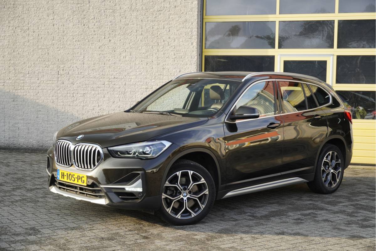 BMW X1 BMW X1 sDrive20i 192PK! Automaat VDL Nedcar Edition Executive BJ2020 Lmv 18″ | Led | Pdc | Navi | Sideskirts | Head-Up display | Elek. achterklep | Climate control | Cruise control | Lederen bekleding | Verwarmde voorstoelen | Zwarte hemel | Getint glas