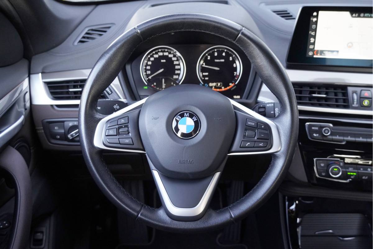 BMW X1 BMW X1 sDrive20i 192PK! Automaat VDL Nedcar Edition Executive BJ2020 Lmv 18″ | Led | Pdc | Navi | Sideskirts | Head-Up display | Elek. achterklep | Climate control | Cruise control | Lederen bekleding | Verwarmde voorstoelen | Zwarte hemel | Getint glas