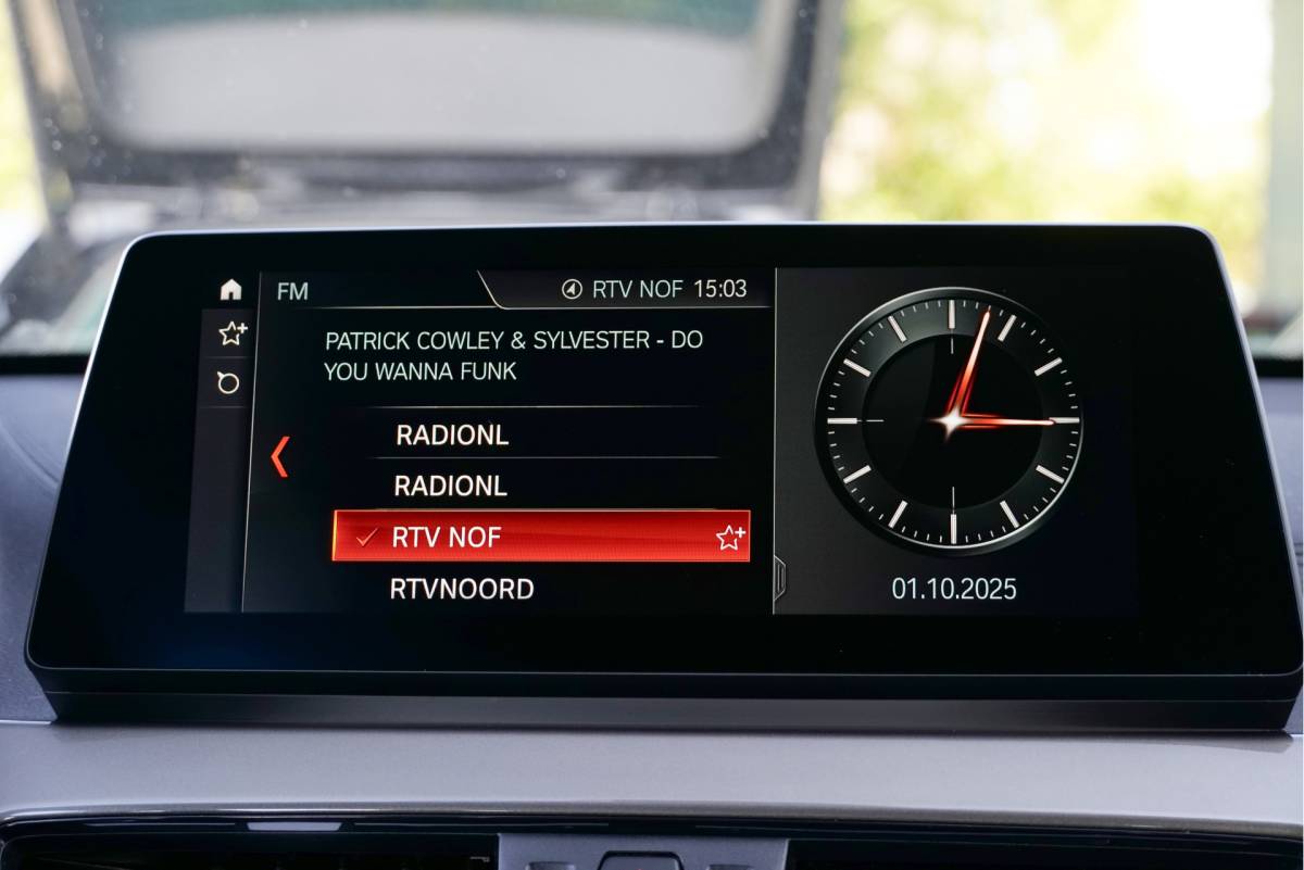 BMW X1 BMW X1 sDrive20i 192PK! Automaat VDL Nedcar Edition Executive BJ2020 Lmv 18″ | Led | Pdc | Navi | Sideskirts | Head-Up display | Elek. achterklep | Climate control | Cruise control | Lederen bekleding | Verwarmde voorstoelen | Zwarte hemel | Getint glas