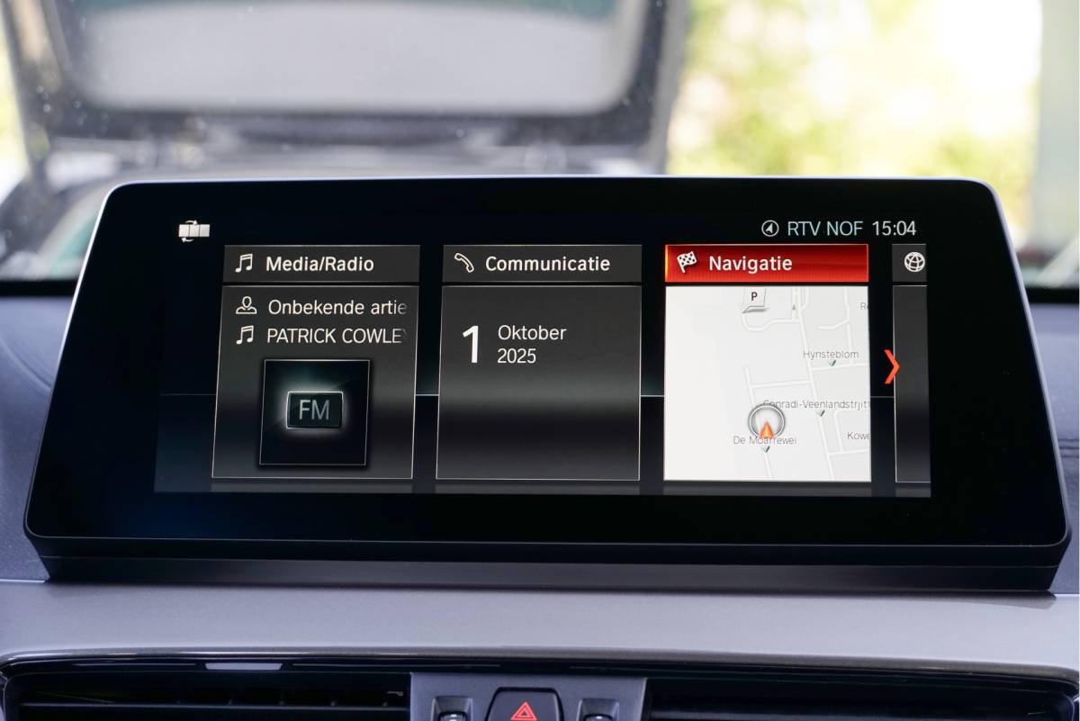 BMW X1 BMW X1 sDrive20i 192PK! Automaat VDL Nedcar Edition Executive BJ2020 Lmv 18″ | Led | Pdc | Navi | Sideskirts | Head-Up display | Elek. achterklep | Climate control | Cruise control | Lederen bekleding | Verwarmde voorstoelen | Zwarte hemel | Getint glas
