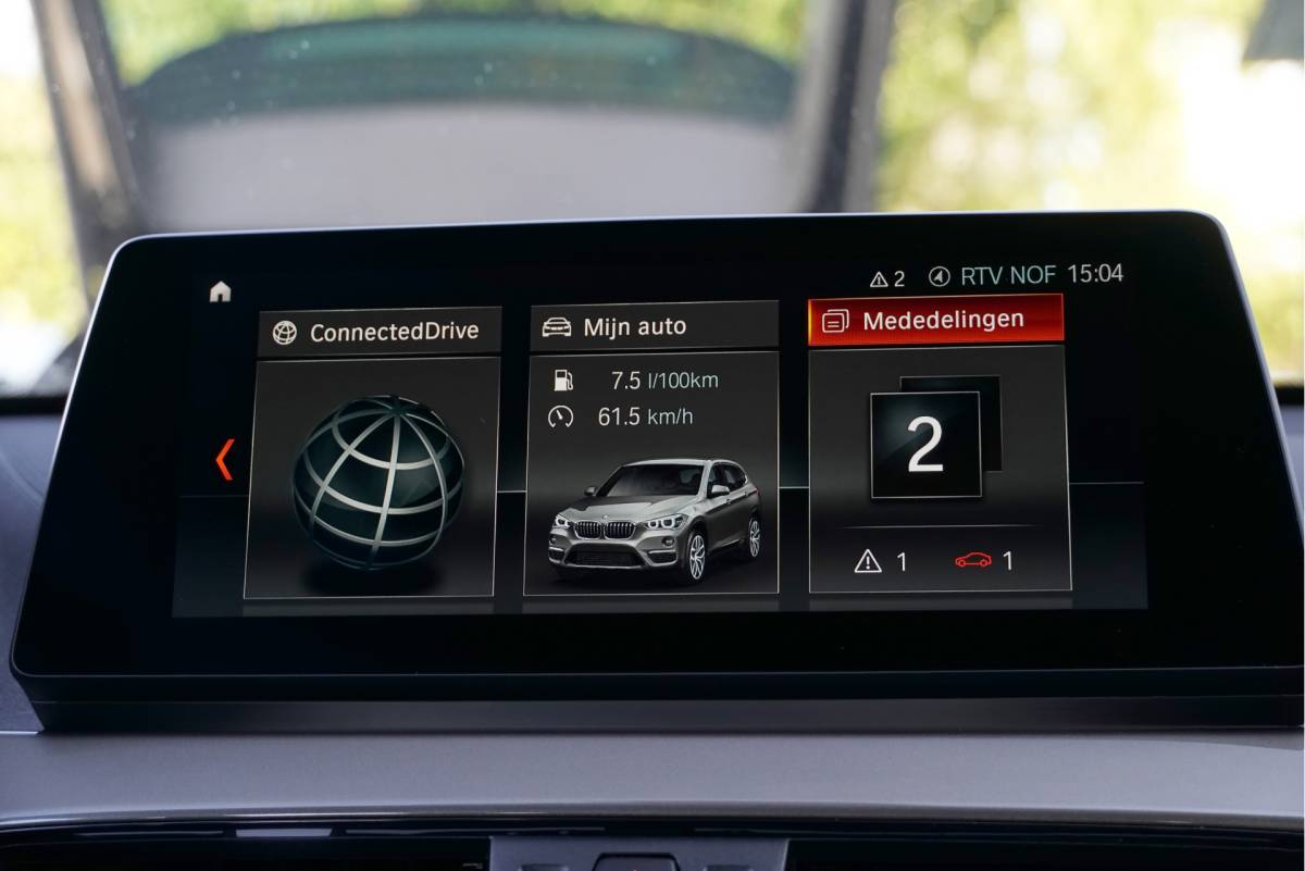 BMW X1 BMW X1 sDrive20i 192PK! Automaat VDL Nedcar Edition Executive BJ2020 Lmv 18″ | Led | Pdc | Navi | Sideskirts | Head-Up display | Elek. achterklep | Climate control | Cruise control | Lederen bekleding | Verwarmde voorstoelen | Zwarte hemel | Getint glas