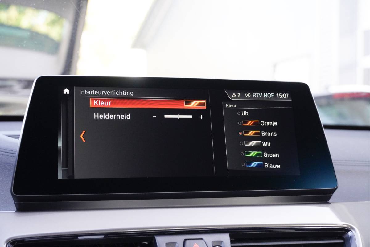 BMW X1 BMW X1 sDrive20i 192PK! Automaat VDL Nedcar Edition Executive BJ2020 Lmv 18″ | Led | Pdc | Navi | Sideskirts | Head-Up display | Elek. achterklep | Climate control | Cruise control | Lederen bekleding | Verwarmde voorstoelen | Zwarte hemel | Getint glas