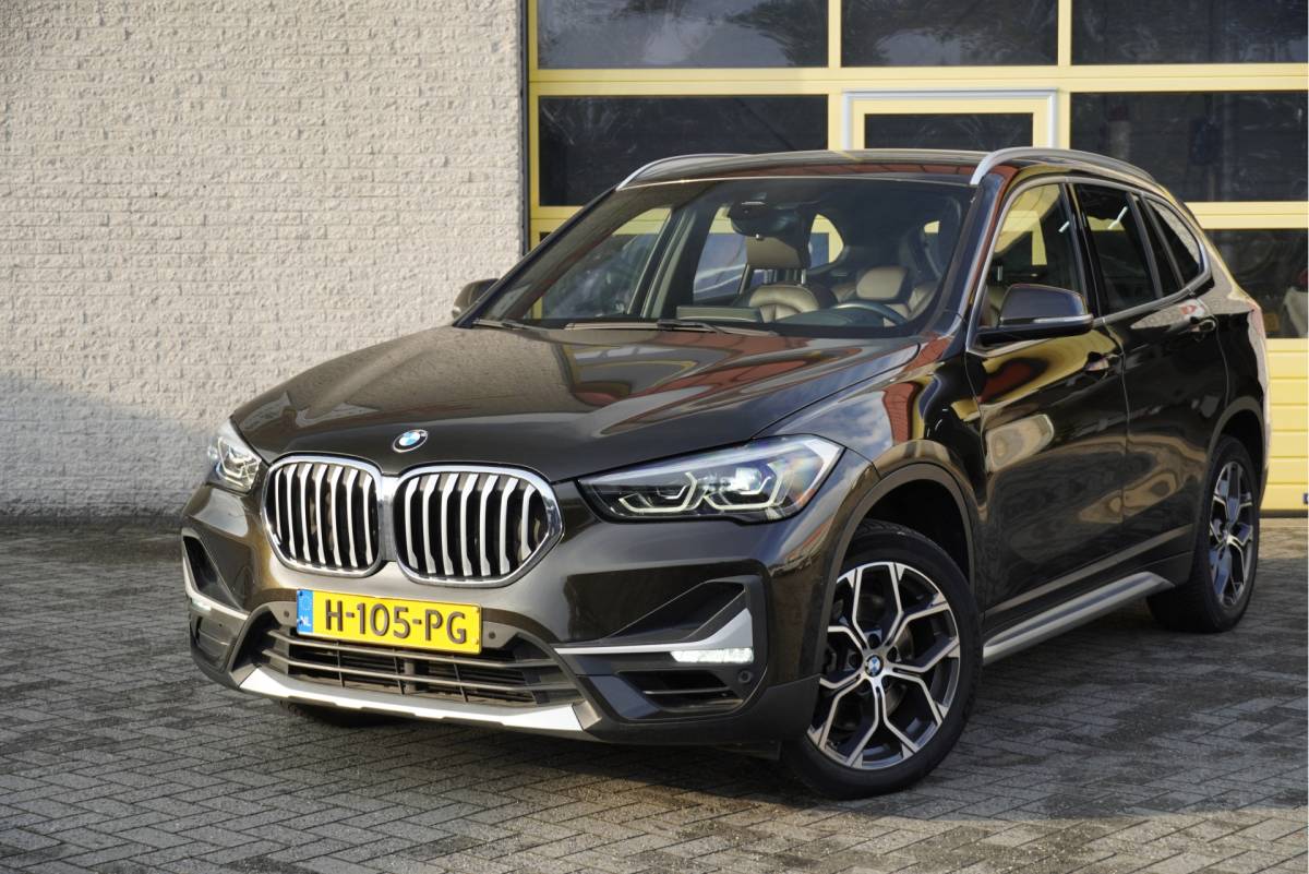 BMW X1 BMW X1 sDrive20i 192PK! Automaat VDL Nedcar Edition Executive BJ2020 Lmv 18″ | Led | Pdc | Navi | Sideskirts | Head-Up display | Elek. achterklep | Climate control | Cruise control | Lederen bekleding | Verwarmde voorstoelen | Zwarte hemel | Getint glas