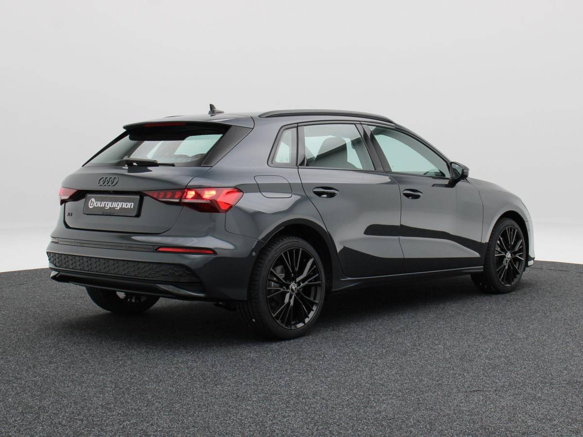 Audi A3 Audi A3 Sportback Advanced edition 40 TFSI e | 204 PK | Zwart optiek | 17 inch velgen | Achteruitrij camera | Stoel. verwarm. | Audi drive select |