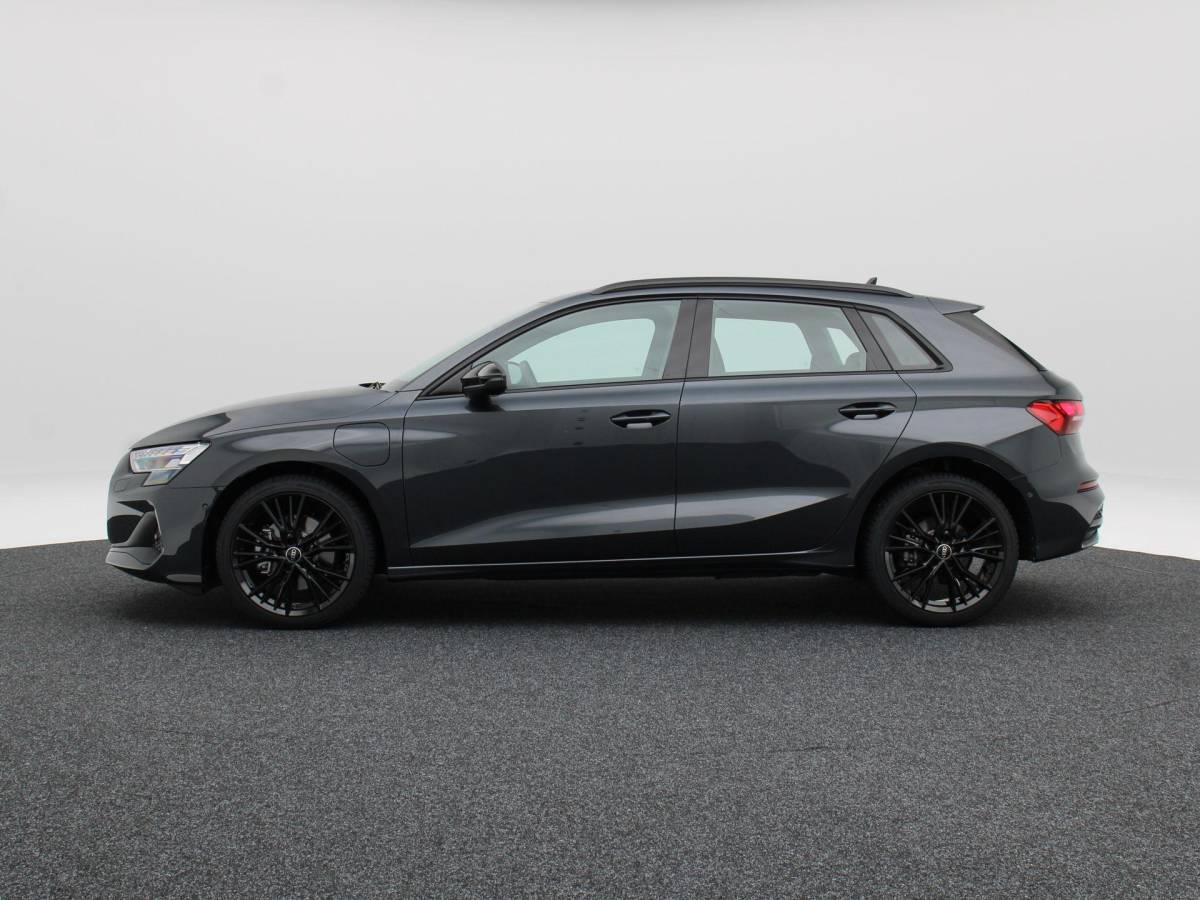 Audi A3 Audi A3 Sportback Advanced edition 40 TFSI e | 204 PK | Zwart optiek | 17 inch velgen | Achteruitrij camera | Stoel. verwarm. | Audi drive select |