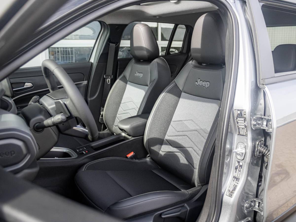 Jeep Avenger Jeep Avenger 1.2 e-Hybrid Summit | Uit voorraad leverbaar | Winter Pack | Schuif/Kanteldak | Infotaiment&Convenience Pack | Bicolore