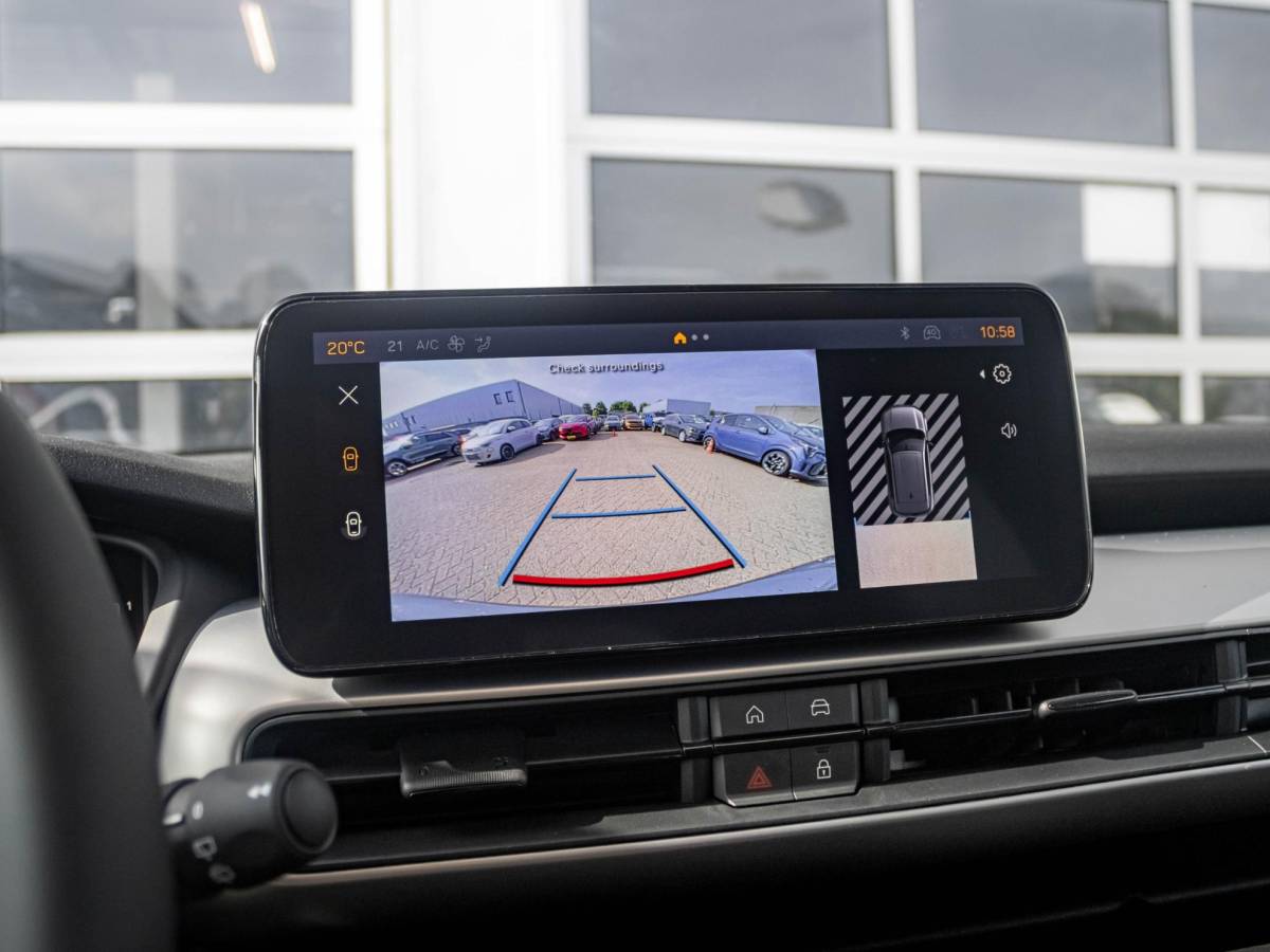 Jeep Avenger Jeep Avenger 1.2 e-Hybrid Summit | Uit voorraad leverbaar | Winter Pack | Schuif/Kanteldak | Infotaiment&Convenience Pack | Bicolore