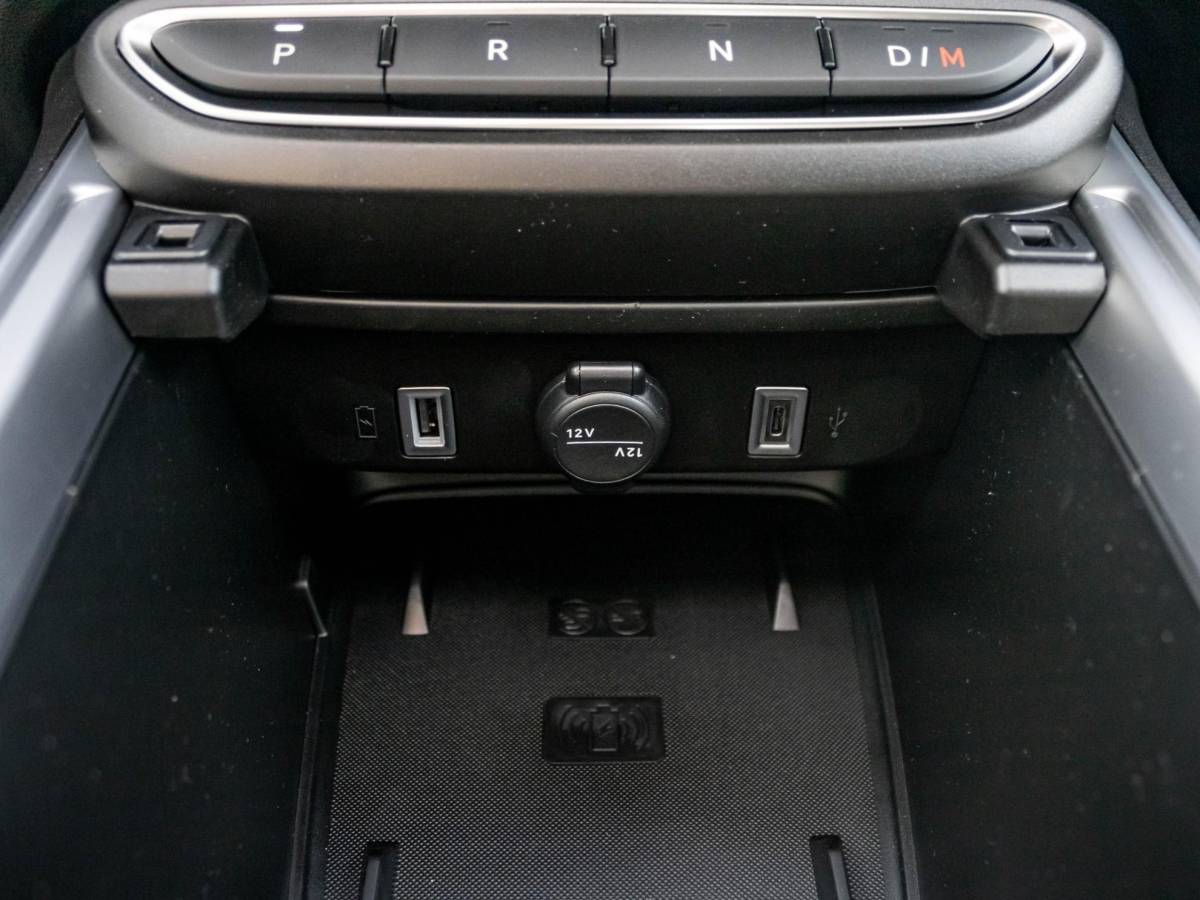 Jeep Avenger Jeep Avenger 1.2 e-Hybrid Summit | Uit voorraad leverbaar | Winter Pack | Schuif/Kanteldak | Infotaiment&Convenience Pack | Bicolore