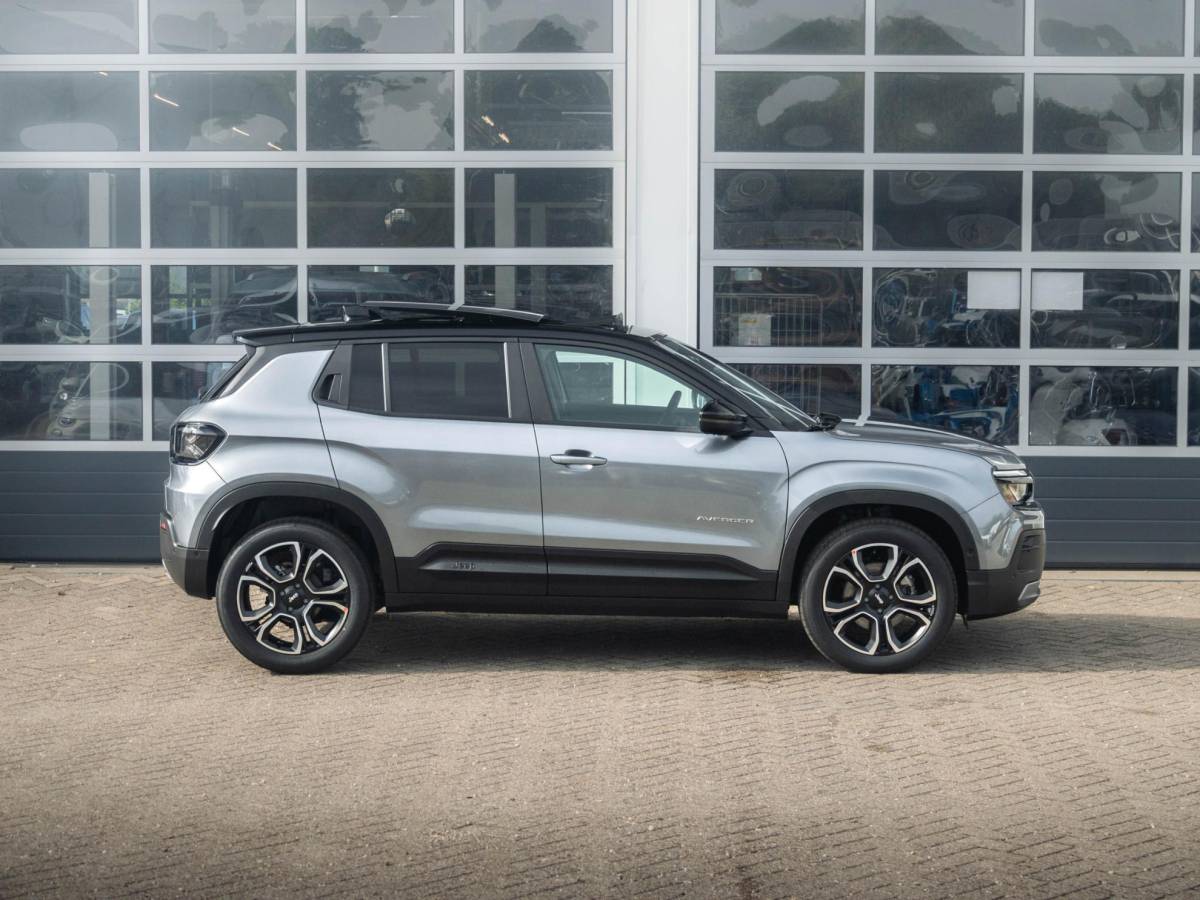Jeep Avenger Jeep Avenger 1.2 e-Hybrid Summit | Uit voorraad leverbaar | Winter Pack | Schuif/Kanteldak | Infotaiment&Convenience Pack | Bicolore