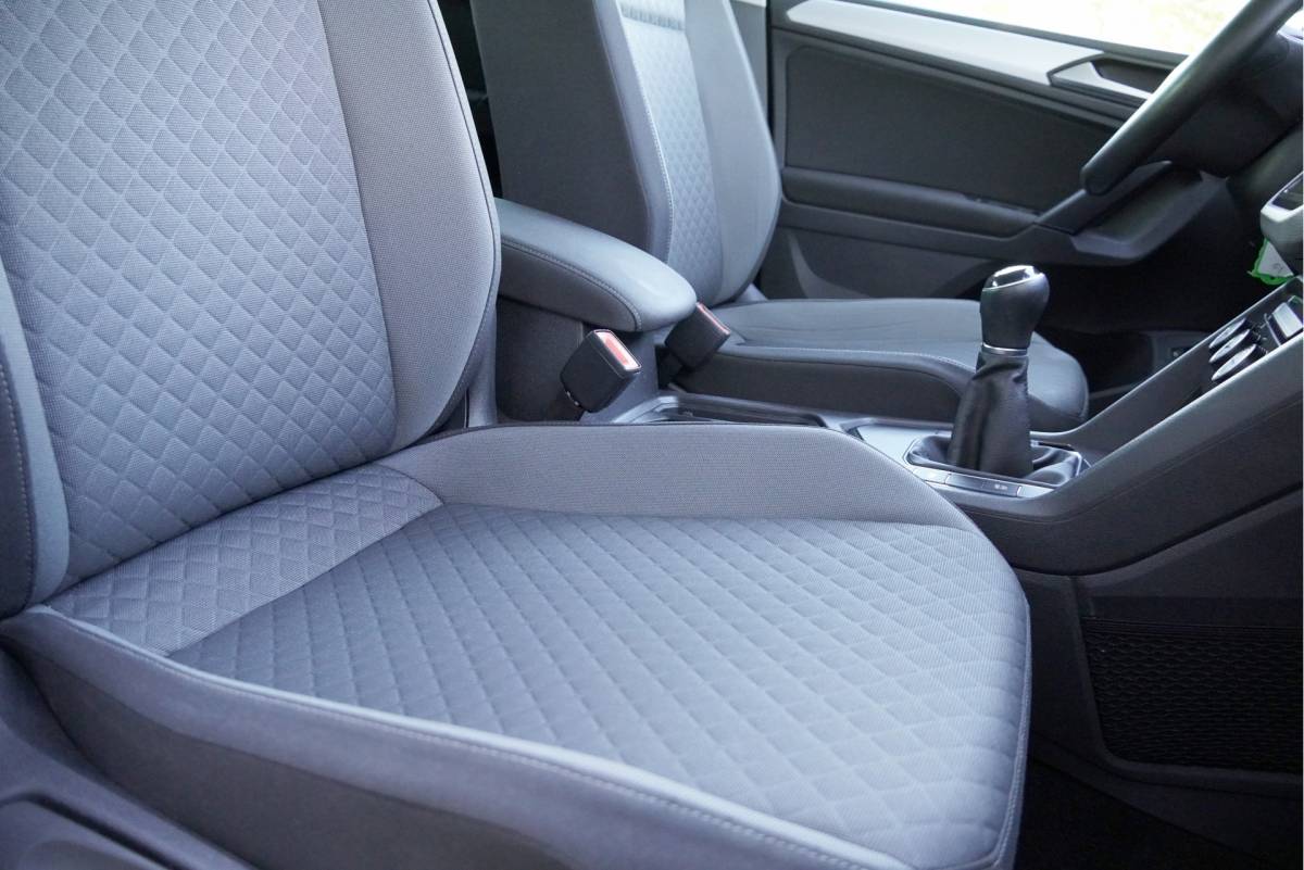 Volkswagen Tiguan Volkswagen Tiguan 1.5 TSI Comfortline Business BJ2019 Lmv 17″ | Led | Pdc | Navi | Elek. achterklep | App-Connect | Climate control | Cruise control | Verwarmde voorstoelen | Extra getint glas