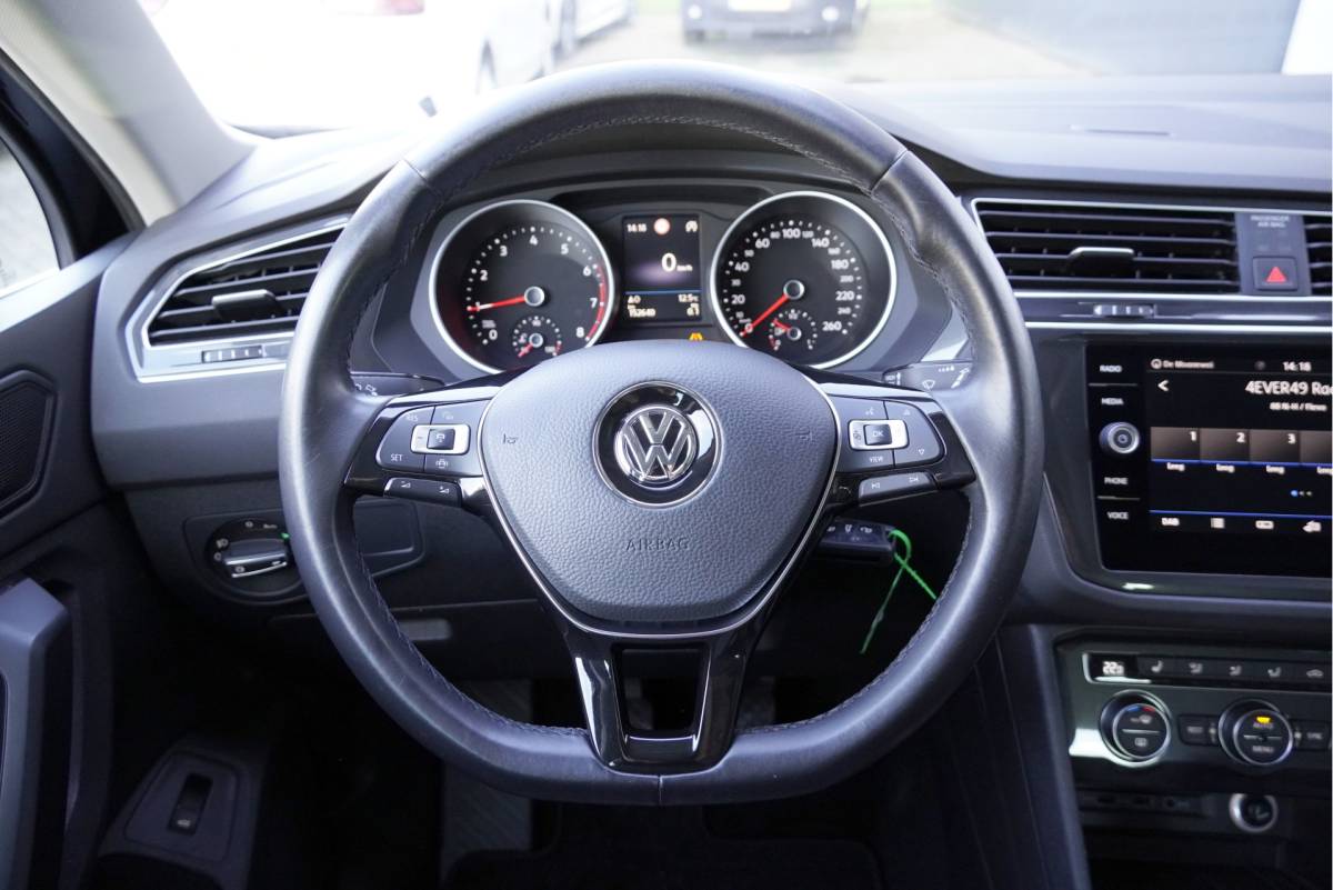 Volkswagen Tiguan Volkswagen Tiguan 1.5 TSI Comfortline Business BJ2019 Lmv 17″ | Led | Pdc | Navi | Elek. achterklep | App-Connect | Climate control | Cruise control | Verwarmde voorstoelen | Extra getint glas