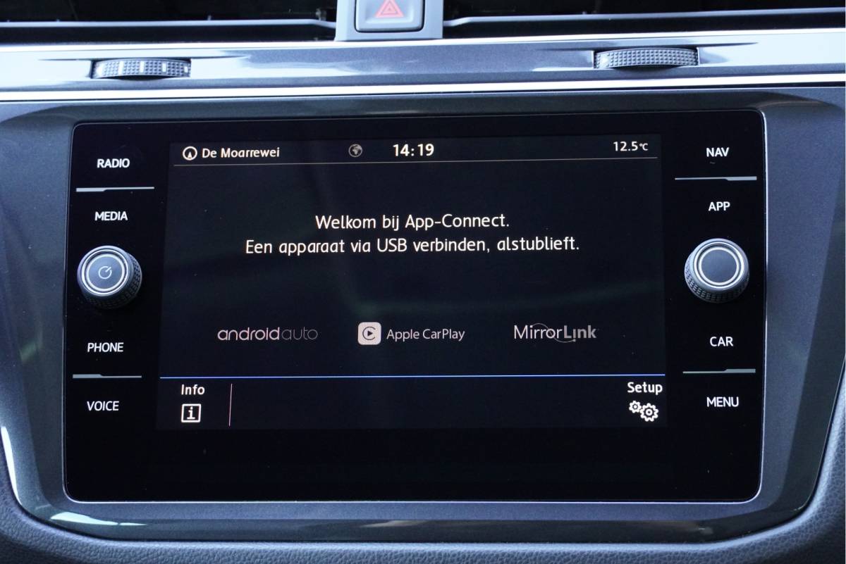 Volkswagen Tiguan Volkswagen Tiguan 1.5 TSI Comfortline Business BJ2019 Lmv 17″ | Led | Pdc | Navi | Elek. achterklep | App-Connect | Climate control | Cruise control | Verwarmde voorstoelen | Extra getint glas
