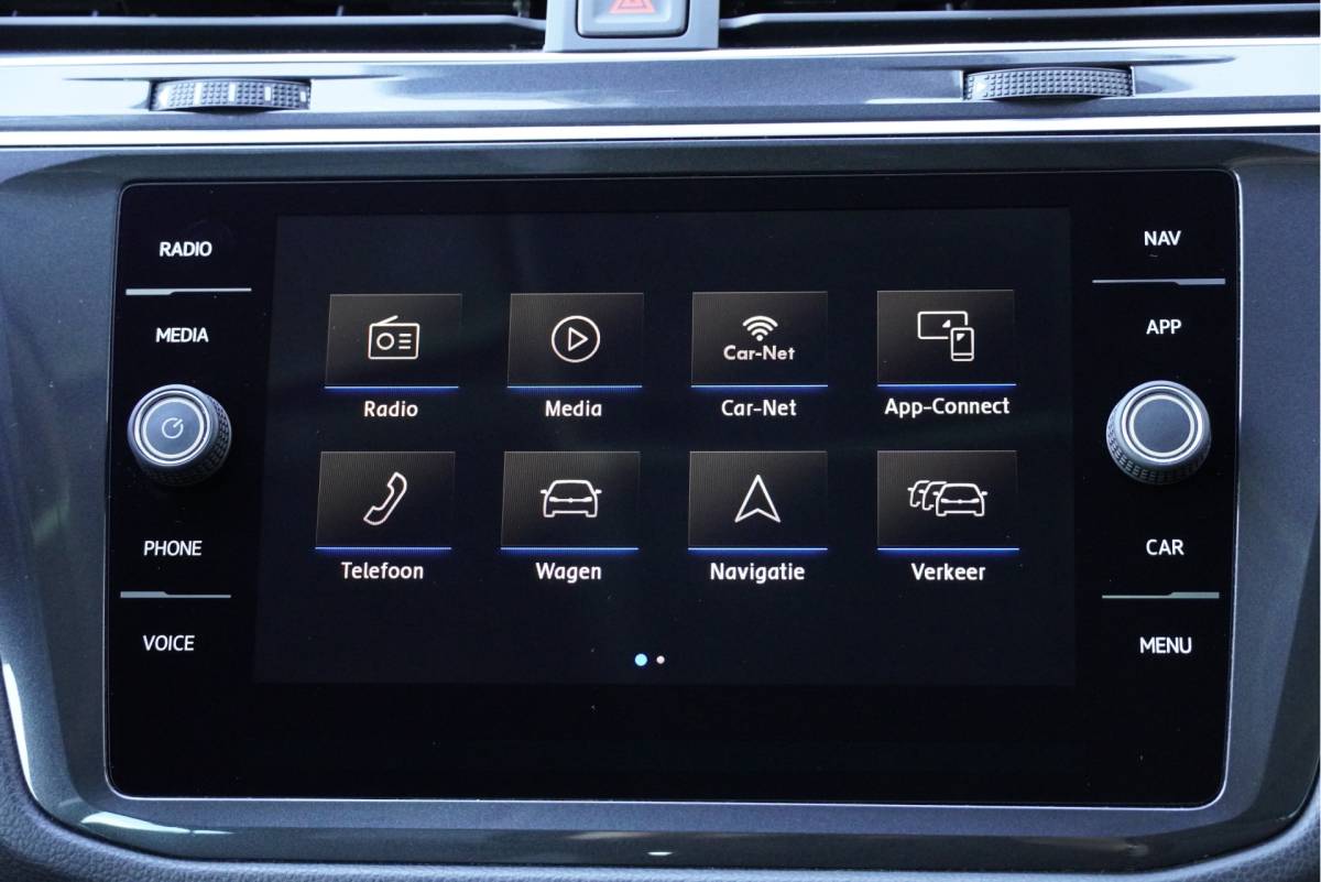 Volkswagen Tiguan Volkswagen Tiguan 1.5 TSI Comfortline Business BJ2019 Lmv 17″ | Led | Pdc | Navi | Elek. achterklep | App-Connect | Climate control | Cruise control | Verwarmde voorstoelen | Extra getint glas