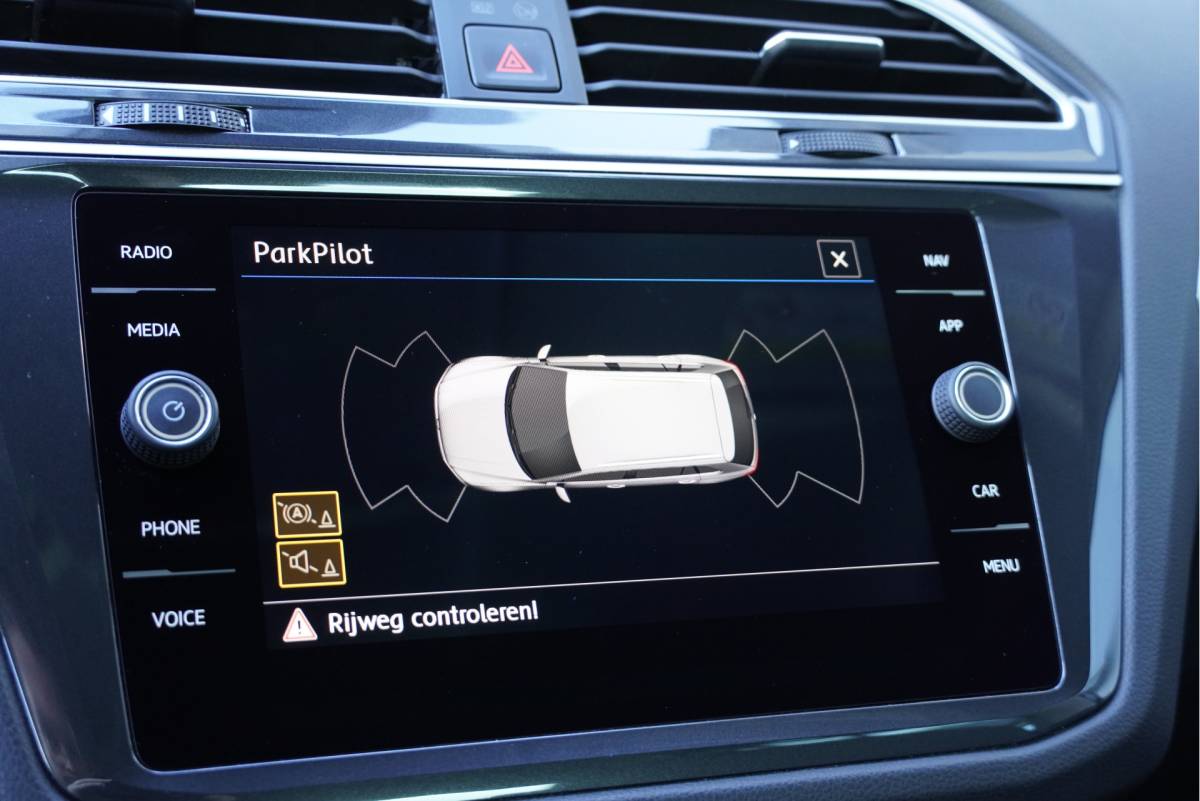 Volkswagen Tiguan Volkswagen Tiguan 1.5 TSI Comfortline Business BJ2019 Lmv 17″ | Led | Pdc | Navi | Elek. achterklep | App-Connect | Climate control | Cruise control | Verwarmde voorstoelen | Extra getint glas