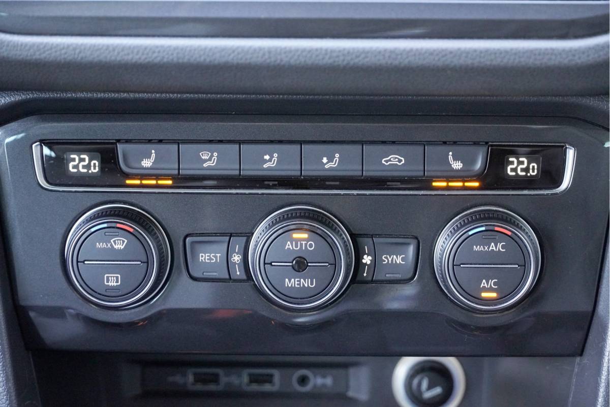 Volkswagen Tiguan Volkswagen Tiguan 1.5 TSI Comfortline Business BJ2019 Lmv 17″ | Led | Pdc | Navi | Elek. achterklep | App-Connect | Climate control | Cruise control | Verwarmde voorstoelen | Extra getint glas