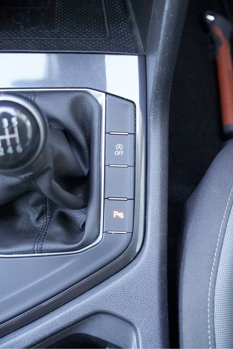 Volkswagen Tiguan Volkswagen Tiguan 1.5 TSI Comfortline Business BJ2019 Lmv 17″ | Led | Pdc | Navi | Elek. achterklep | App-Connect | Climate control | Cruise control | Verwarmde voorstoelen | Extra getint glas