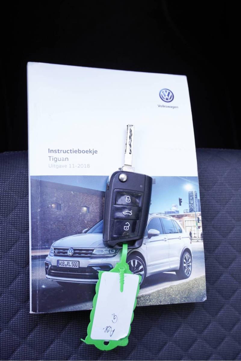 Volkswagen Tiguan Volkswagen Tiguan 1.5 TSI Comfortline Business BJ2019 Lmv 17″ | Led | Pdc | Navi | Elek. achterklep | App-Connect | Climate control | Cruise control | Verwarmde voorstoelen | Extra getint glas