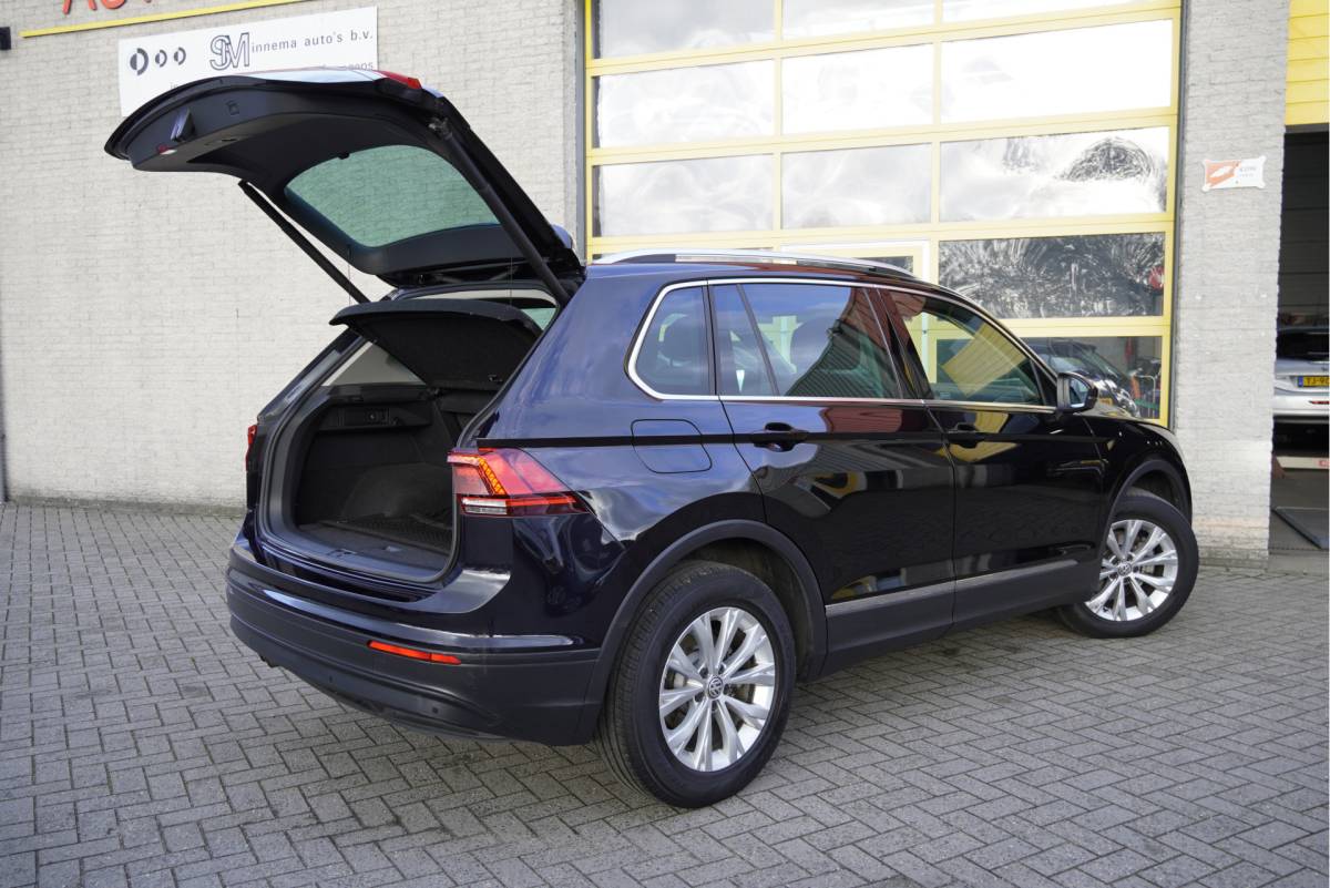 Volkswagen Tiguan Volkswagen Tiguan 1.5 TSI Comfortline Business BJ2019 Lmv 17″ | Led | Pdc | Navi | Elek. achterklep | App-Connect | Climate control | Cruise control | Verwarmde voorstoelen | Extra getint glas