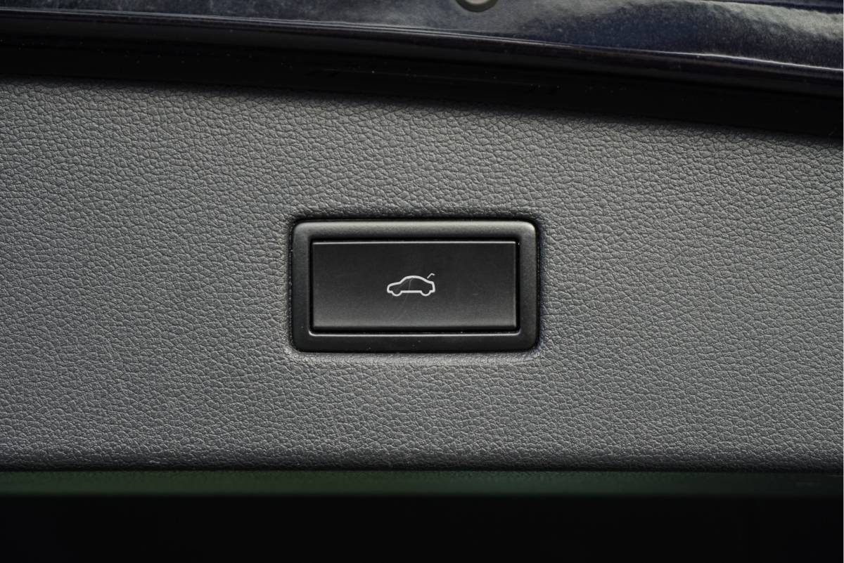 Volkswagen Tiguan Volkswagen Tiguan 1.5 TSI Comfortline Business BJ2019 Lmv 17″ | Led | Pdc | Navi | Elek. achterklep | App-Connect | Climate control | Cruise control | Verwarmde voorstoelen | Extra getint glas