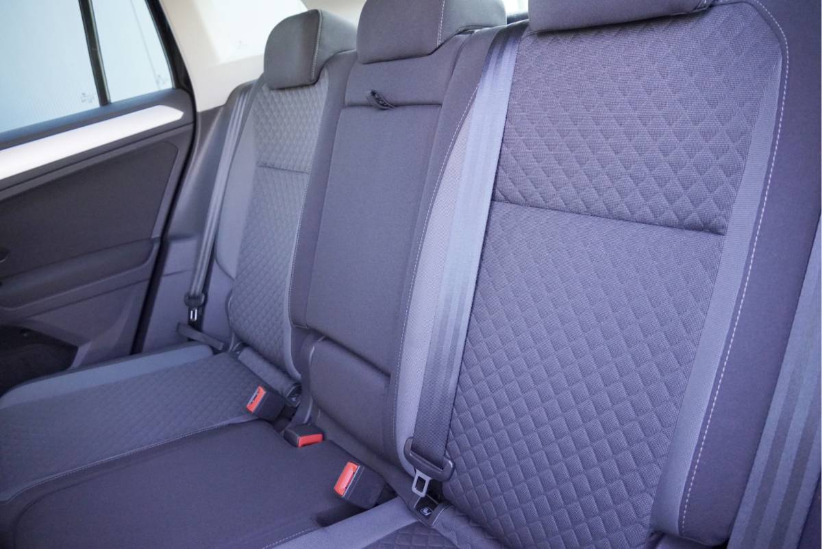 Volkswagen Tiguan Volkswagen Tiguan 1.5 TSI Comfortline Business BJ2019 Lmv 17″ | Led | Pdc | Navi | Elek. achterklep | App-Connect | Climate control | Cruise control | Verwarmde voorstoelen | Extra getint glas