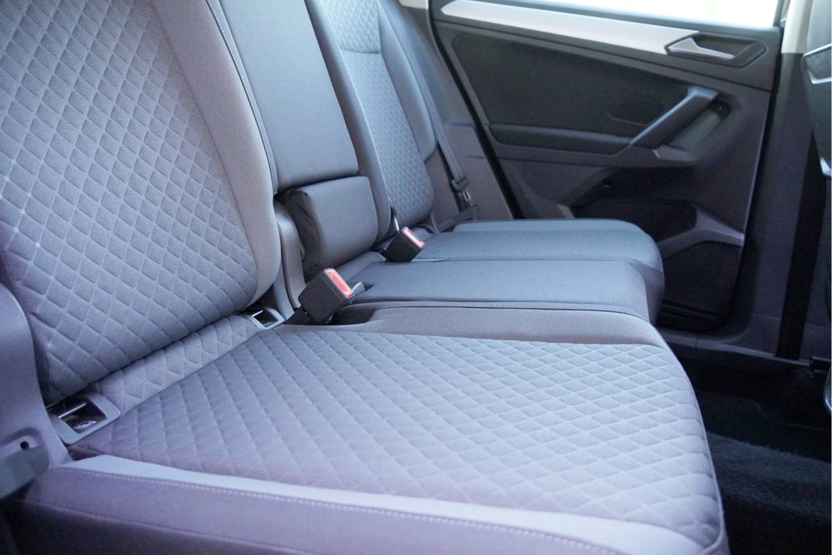 Volkswagen Tiguan Volkswagen Tiguan 1.5 TSI Comfortline Business BJ2019 Lmv 17″ | Led | Pdc | Navi | Elek. achterklep | App-Connect | Climate control | Cruise control | Verwarmde voorstoelen | Extra getint glas