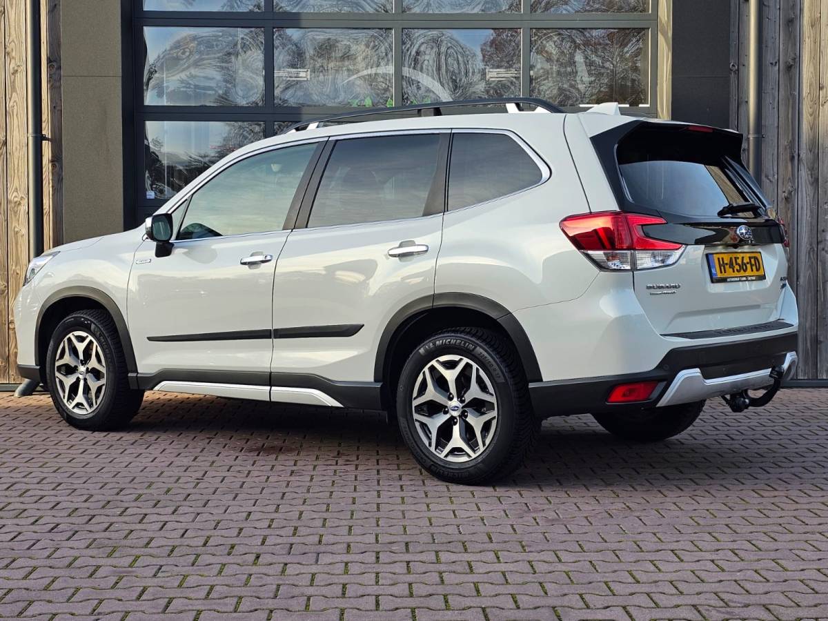 Subaru Forester Subaru Forester 2.0i e-BOXER Luxury | Automaat | Trekhaak | Elek. klep | X Mode | ACC | Stoelverwarming |