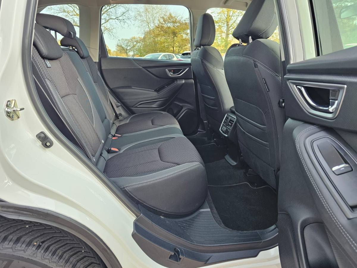 Subaru Forester Subaru Forester 2.0i e-BOXER Luxury | Automaat | Trekhaak | Elek. klep | X Mode | ACC | Stoelverwarming |