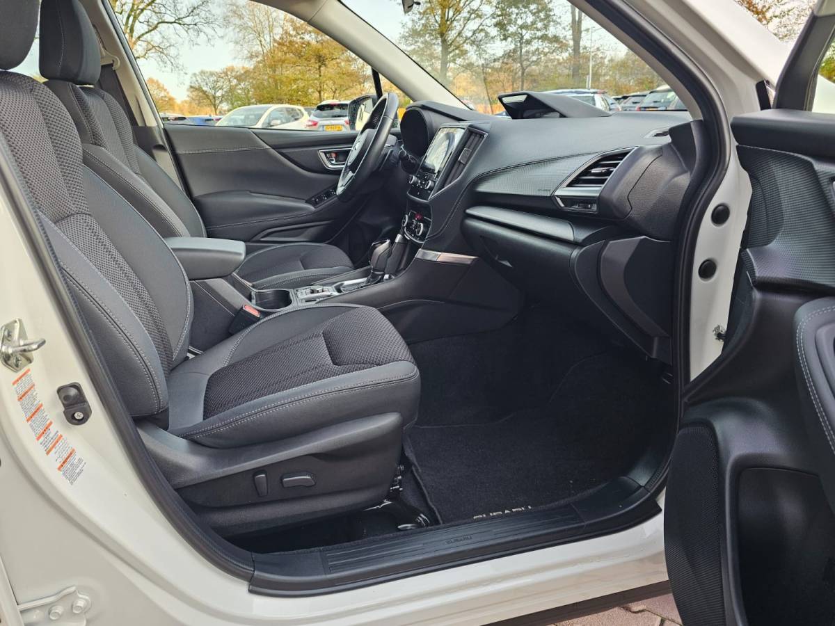 Subaru Forester Subaru Forester 2.0i e-BOXER Luxury | Automaat | Trekhaak | Elek. klep | X Mode | ACC | Stoelverwarming |